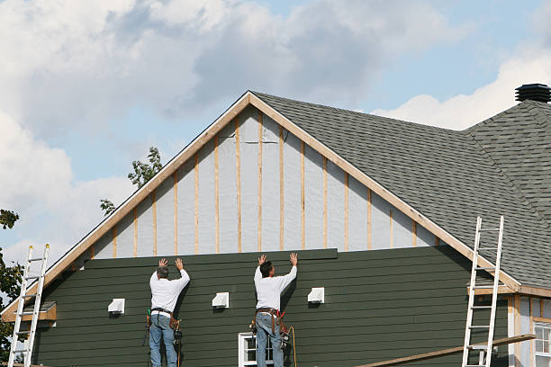 Professional Siding Installation technician working in Newark, TX